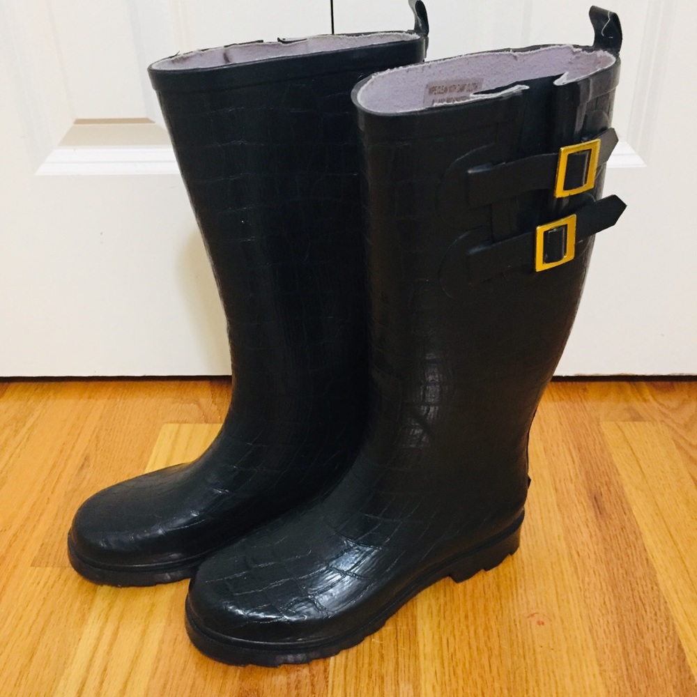 -Rubber rain boots